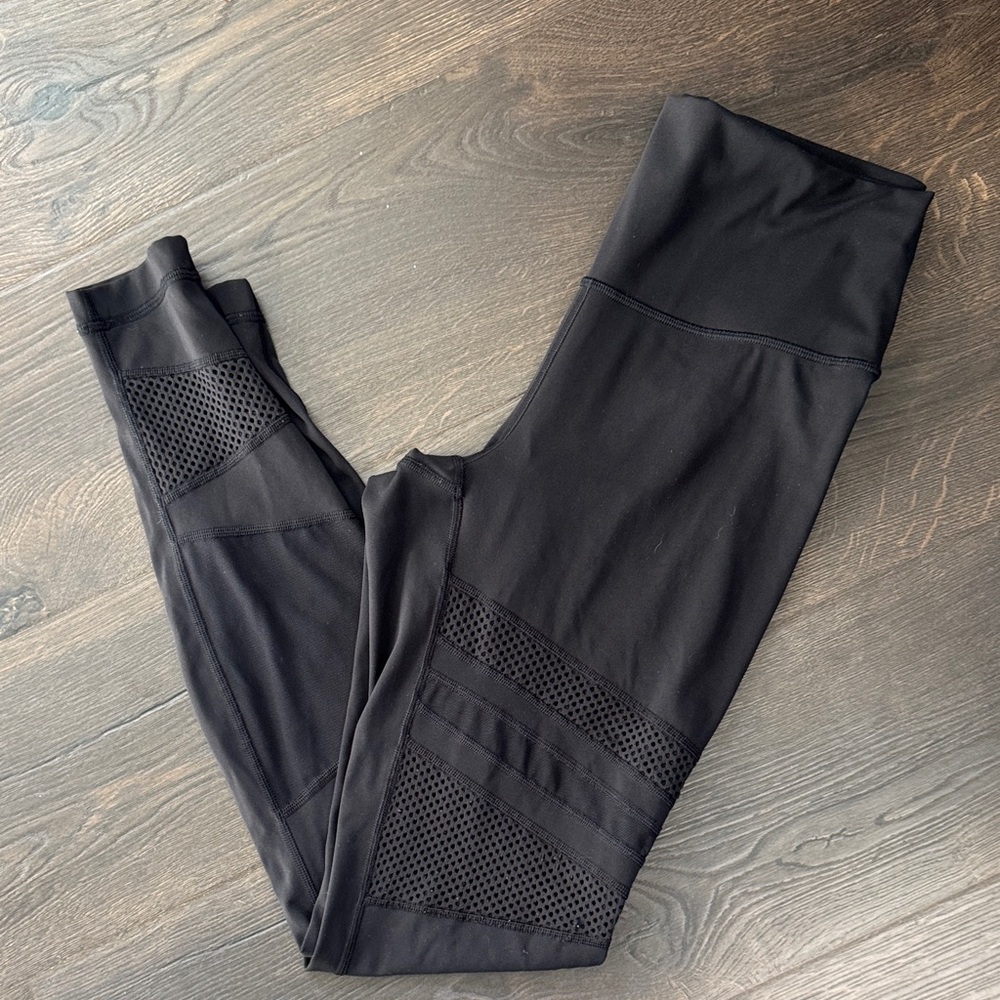 Women’s Lululemon Black Mesh Panel Leggings Size 8 Wonder Under inseam 28